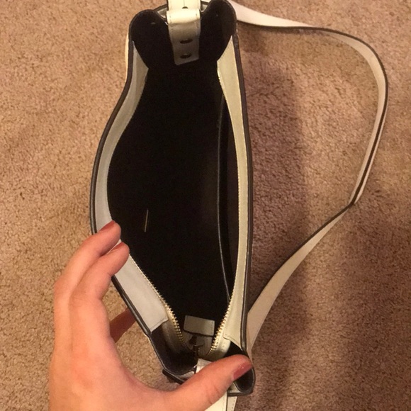 Michael Kors - White crossbody bag w/ gold accents - Picture 2 of 8